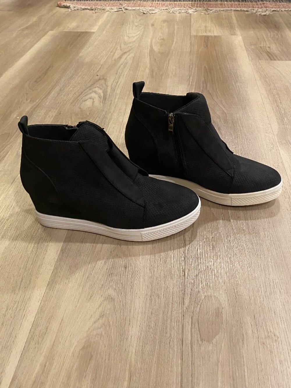 Ccocci Black Hidden Wedge Sneaker Booties Size 10 Side Zip Athleisure Comfort - Picture 4 of 11